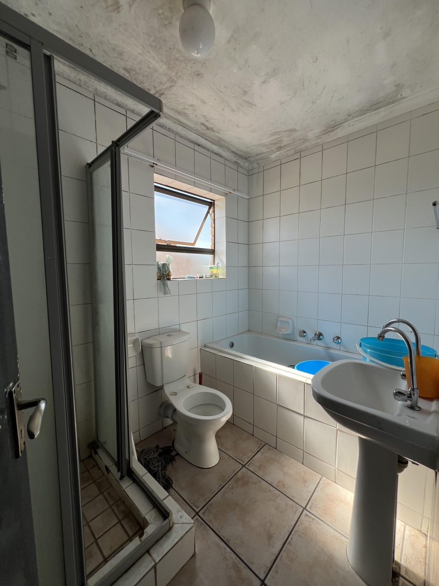 2 Bedroom Property for Sale in Sea Breeze Western Cape